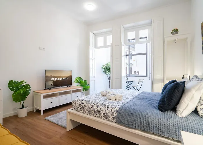Host Wise - Comfortable Stunning Flats - City Center