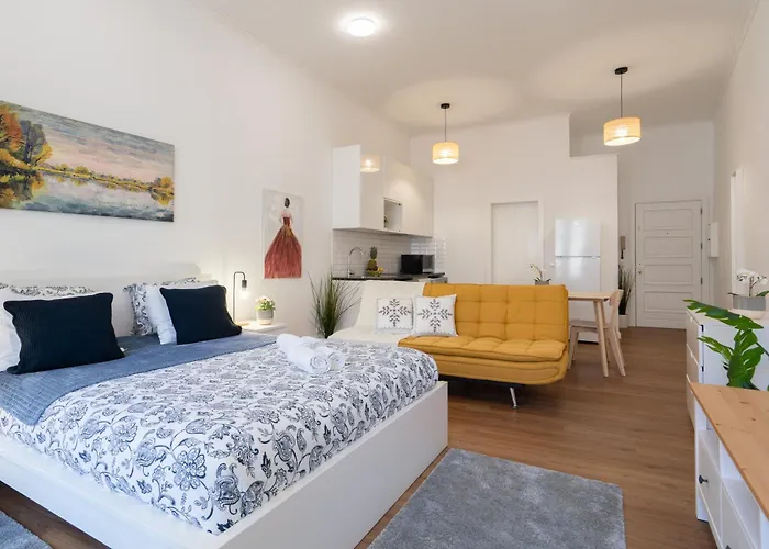 Host Wise - Comfortable Stunning Flats - City Center